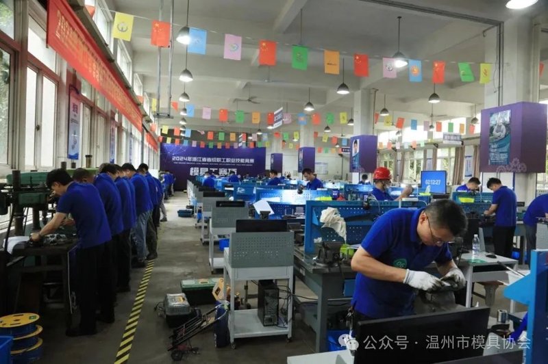 冲压模具在制造业中的重要性不容小觑，但选择合适的模具类型却是一项挑战。今天我们就来详细解析下不同类型冲压模具的特点和应用。